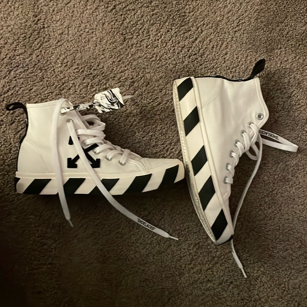 Authentic off white hightop white sneakers barely worn
